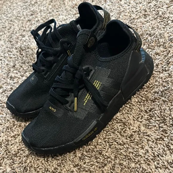 Adidas Black/gold NMD’s_R1 V2