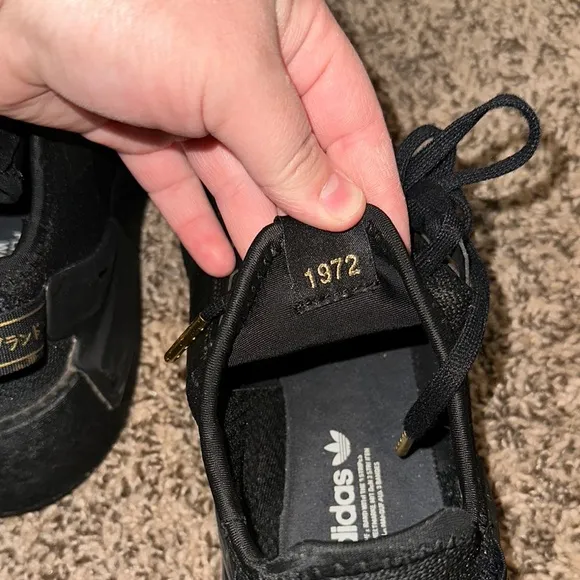 Adidas Black/gold NMD’s_R1 V2