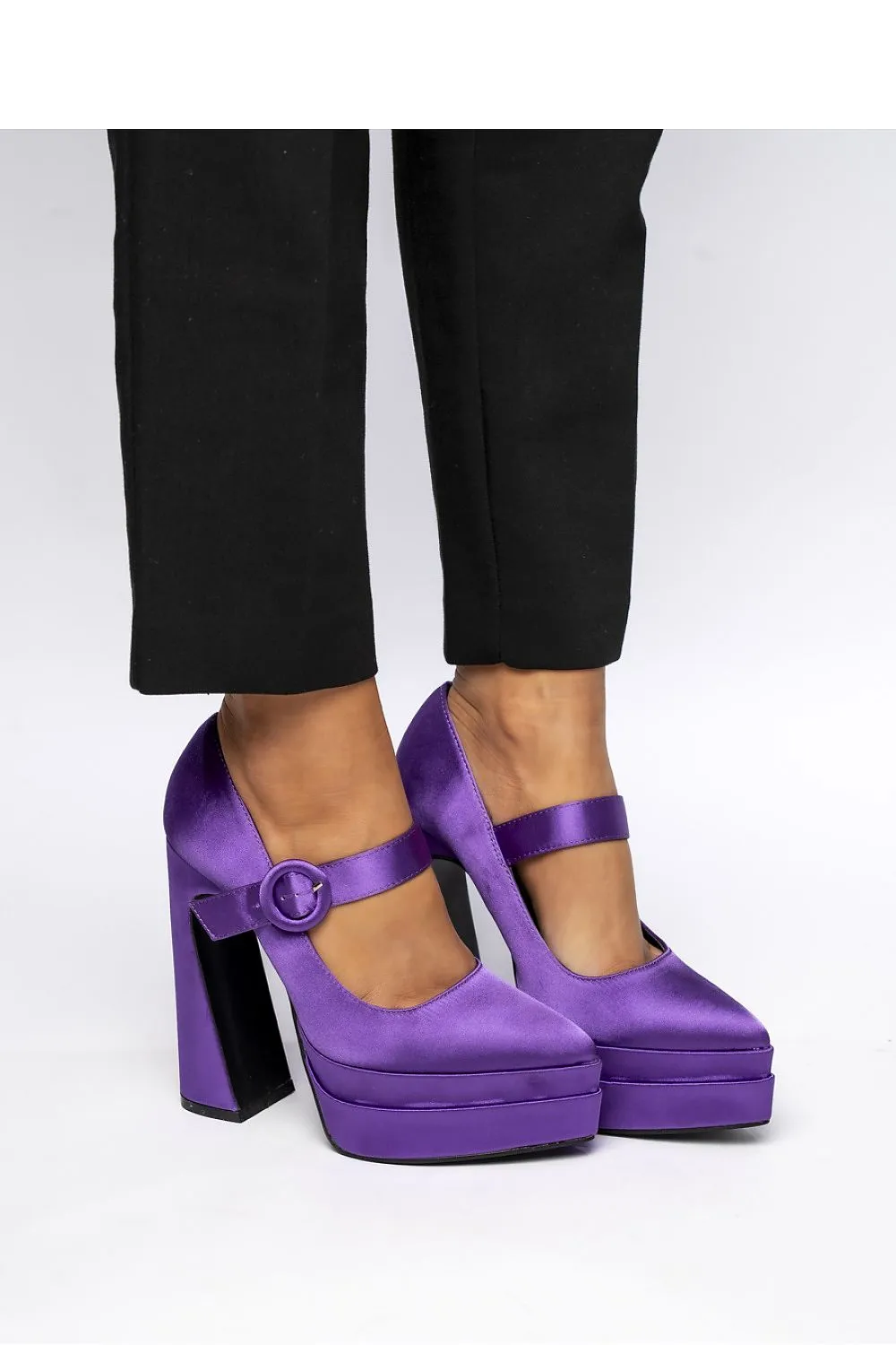 Block heel pumps