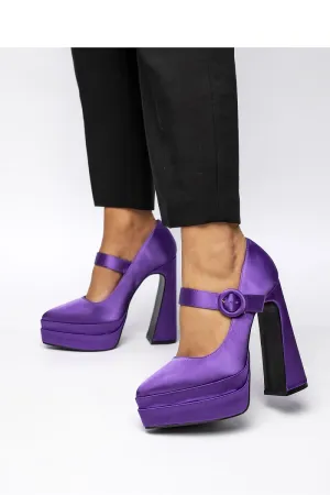 Block heel pumps