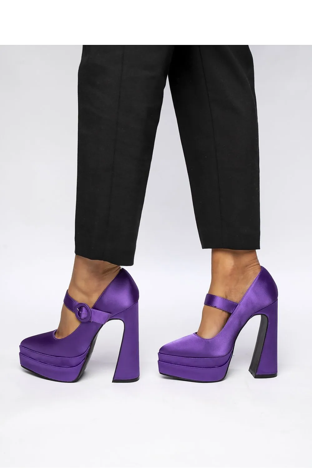 Block heel pumps