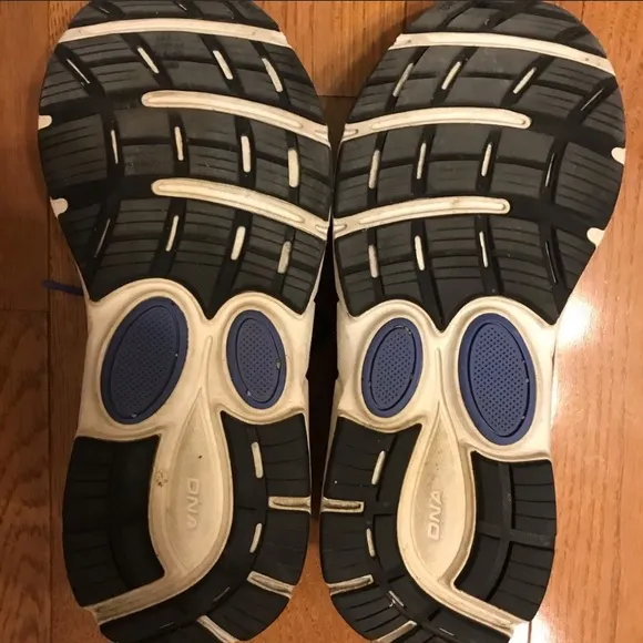 Brooks Dyad 10 Gray Sneakers Blue Trim Women’s Size 8.5M GUC