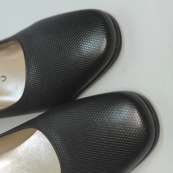 Charles Jourdan Paris Black embossed leather pumps heels womans size 5.5