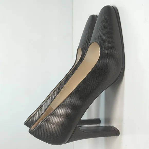 Charles Jourdan Paris Black embossed leather pumps heels womans size 5.5