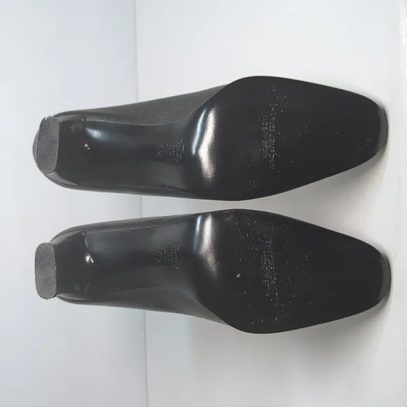 Charles Jourdan Paris Black embossed leather pumps heels womans size 5.5