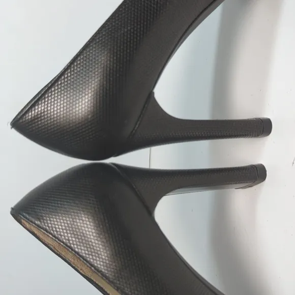 Charles Jourdan Paris Black embossed leather pumps heels womans size 5.5