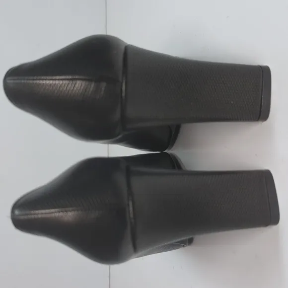 Charles Jourdan Paris Black embossed leather pumps heels womans size 5.5