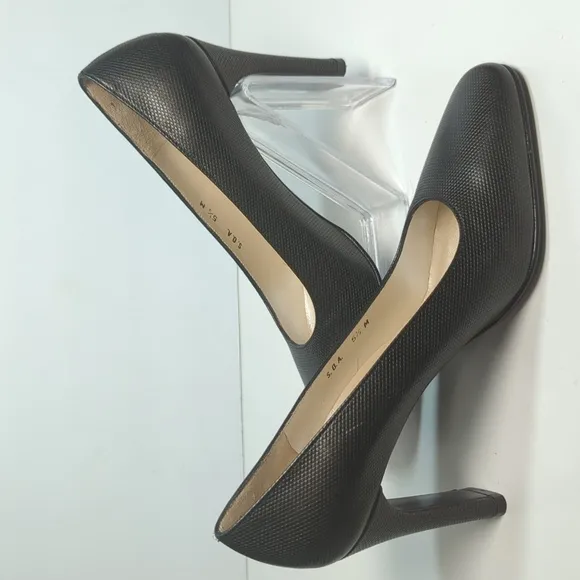 Charles Jourdan Paris Black embossed leather pumps heels womans size 5.5
