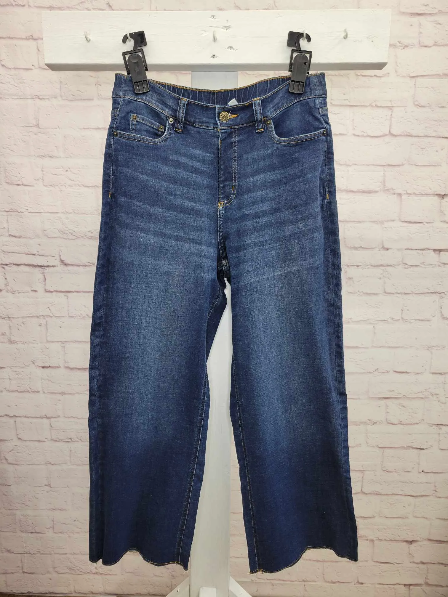 DARK WASH A393117 Denim & Co. Easy Stretch Denim Cropped Wide Leg Jeans with Fray Hem (MULTIPLE SIZES AVAILABLE)