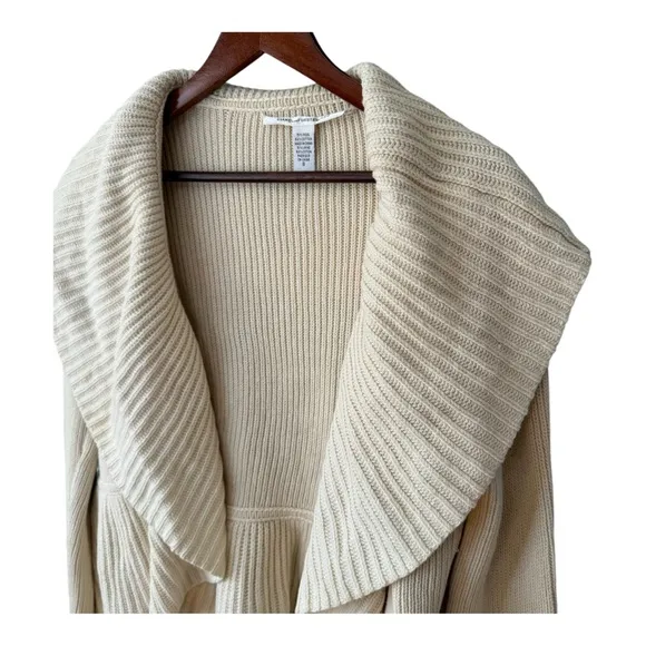 Diane Von Furtsenburg Wool Blend Ruffle Open Front Cardigan in Cream. Size Small