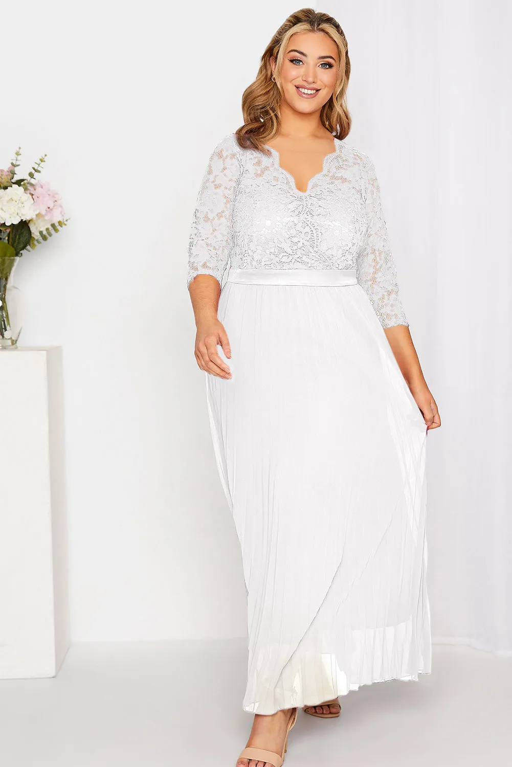 Lace Scalloped V Neck 3/4 Sleeves Pleated Tulle Plus Maxi Dress