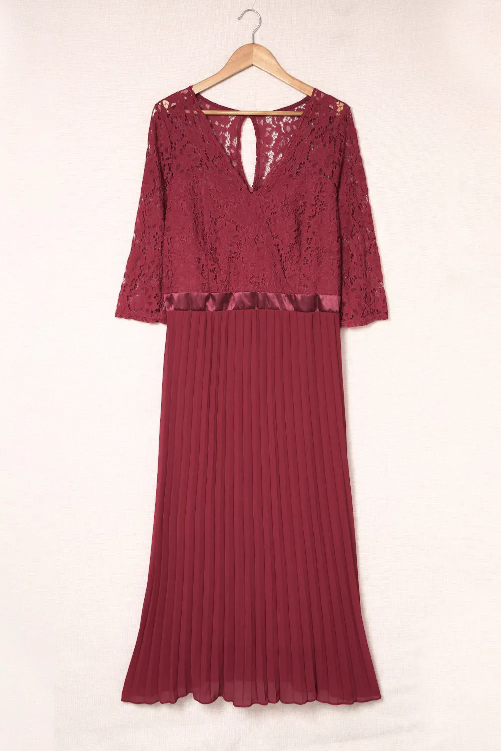 Lace Scalloped V Neck 3/4 Sleeves Pleated Tulle Plus Maxi Dress