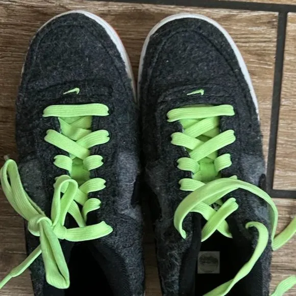 Nike Air Force 1 LV8 GS | size 5Y