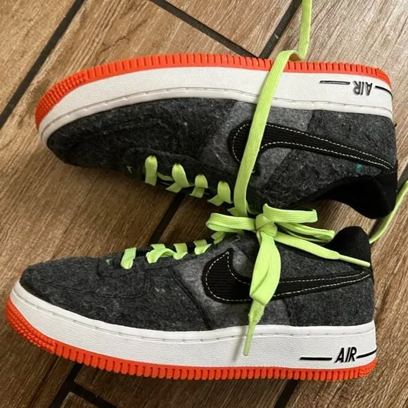 Nike Air Force 1 LV8 GS | size 5Y