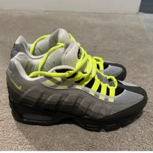 Nike Air Max 95 OG 2012  Gray and Neon Green Sneakers Women's 8 Boys 6.5