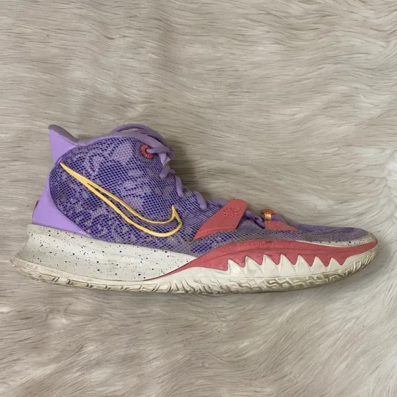 Nike Kyrie 7 Daughters Azurie Performance Hoop Shoe Pastel Purple Pink Sneaker