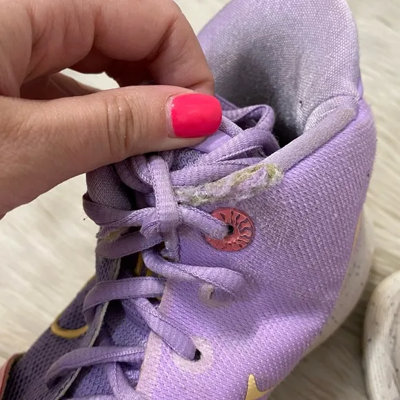 Nike Kyrie 7 Daughters Azurie Performance Hoop Shoe Pastel Purple Pink Sneaker