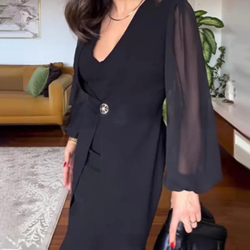 🥰Nytt år, nya kläder🥰Elegant klänning med V-ringning och långa lanternärmar gjorda av nät för kvinnor