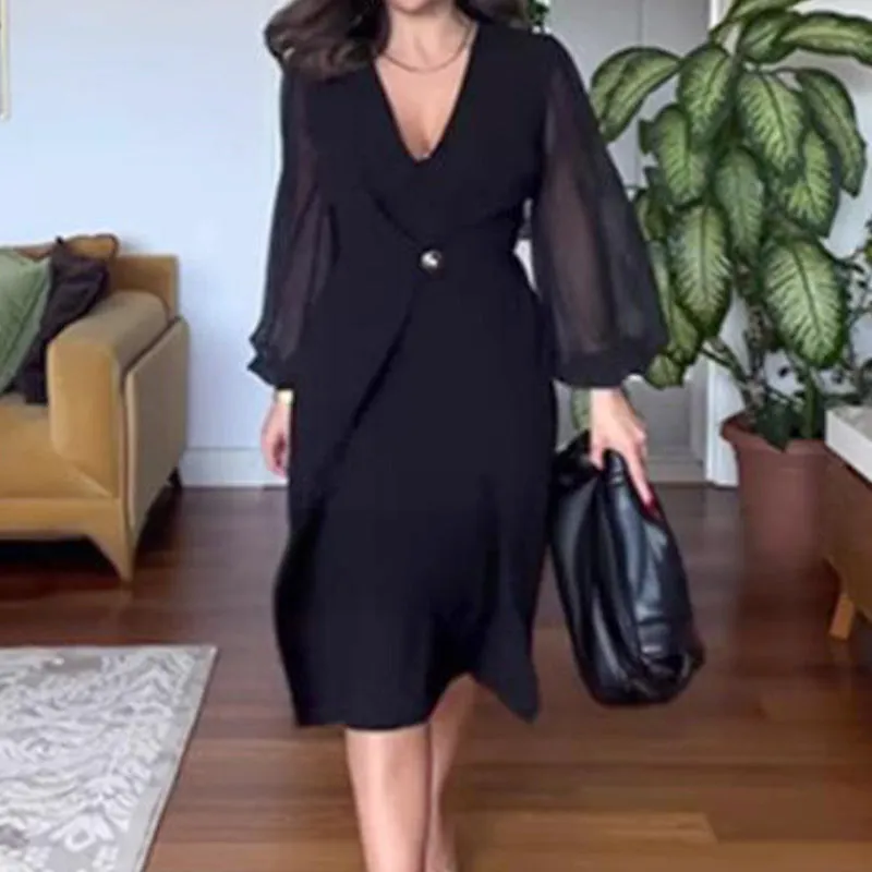 🥰Nytt år, nya kläder🥰Elegant klänning med V-ringning och långa lanternärmar gjorda av nät för kvinnor
