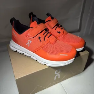 ON Cloud Play for kids size 2.5Y Easy On Sneaker Comfortable Unisex