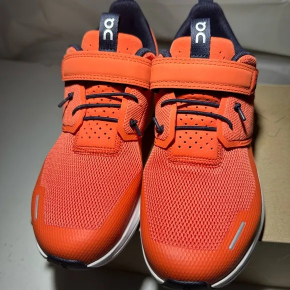 ON Cloud Play for kids size 2.5Y Easy On Sneaker Comfortable Unisex
