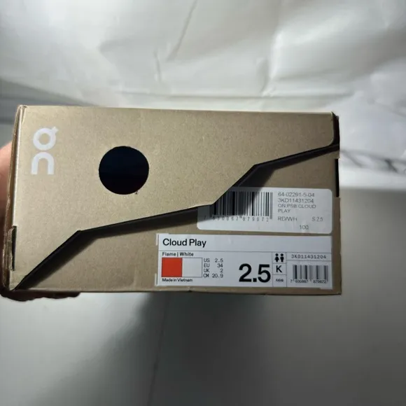 ON Cloud Play for kids size 2.5Y Easy On Sneaker Comfortable Unisex