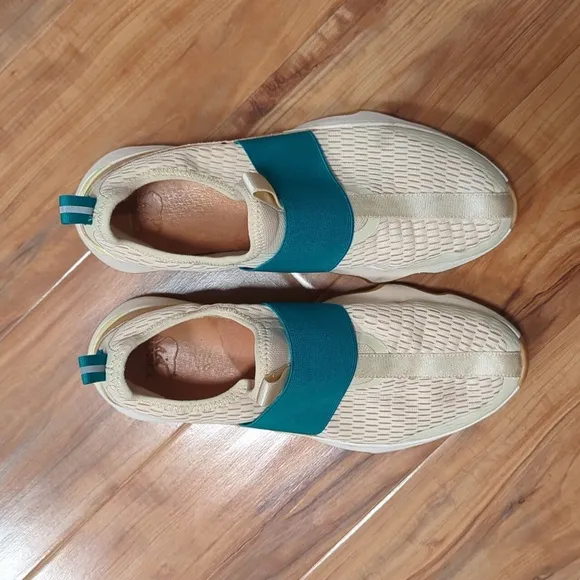 SOREL Women's Kinetic Impact II Strap Slip On Sneakers Bleached Ceramic Size 10
