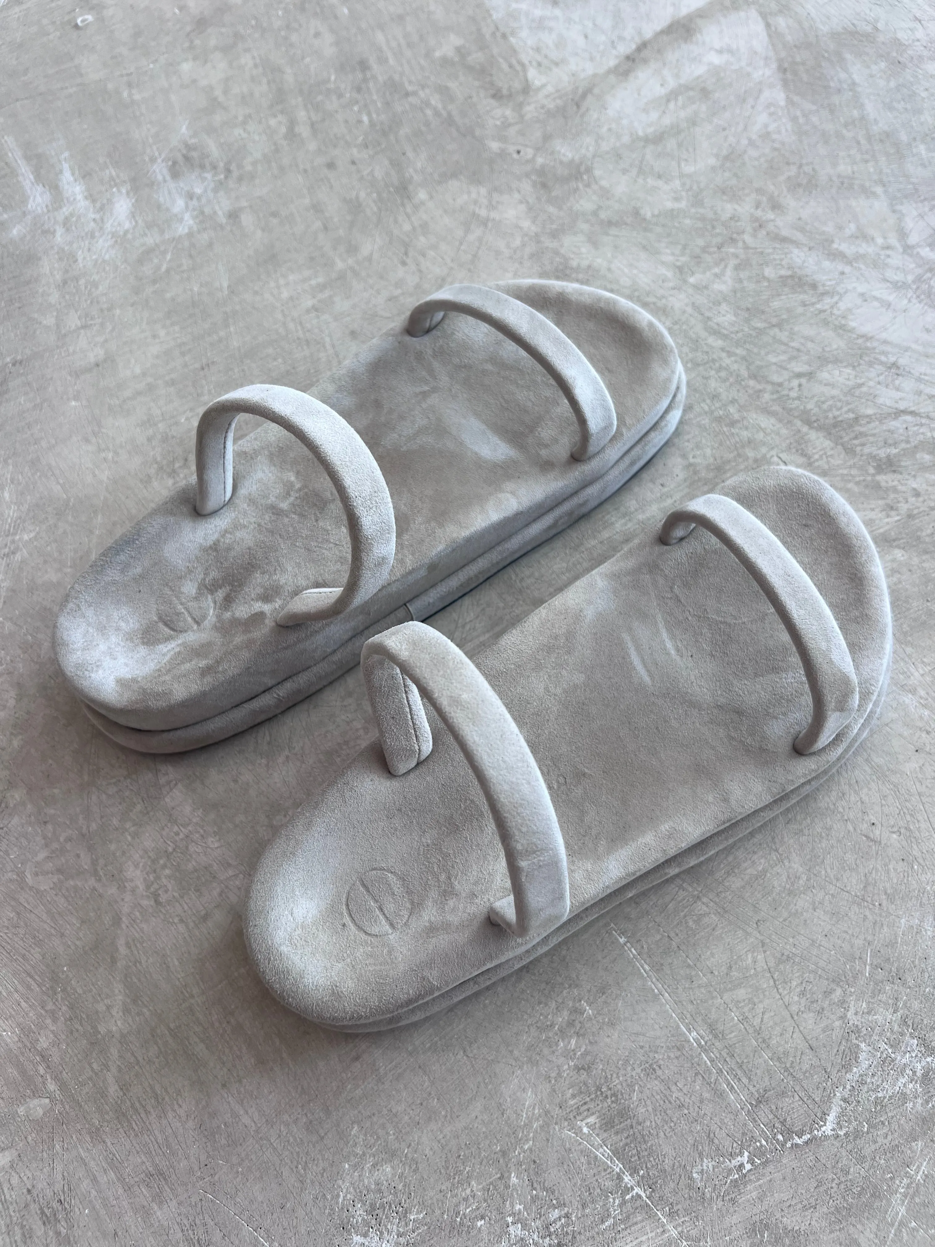 The LOLA Slide - Soft Grey Suede