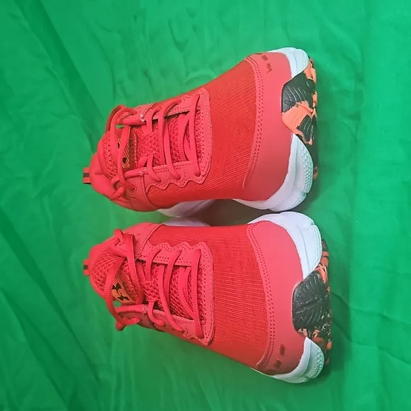 Under Armmour UA Charged Assert 10 sneakers