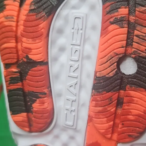 Under Armmour UA Charged Assert 10 sneakers