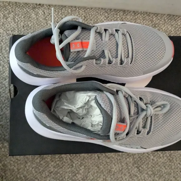 Under Armour Boy Sneakers Size 6Y UA BGS Surge 4 Orange &amp; Grey
