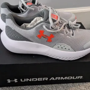 Under Armour Boy Sneakers Size 6Y UA BGS Surge 4 Orange &amp; Grey