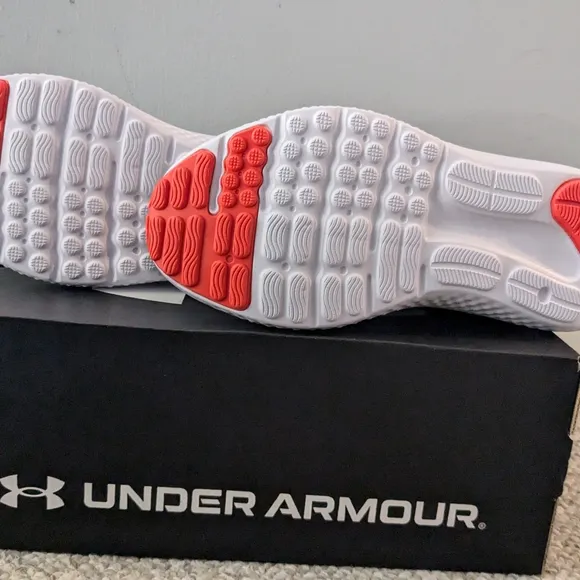 Under Armour Boy Sneakers Size 6Y UA BGS Surge 4 Orange &amp; Grey