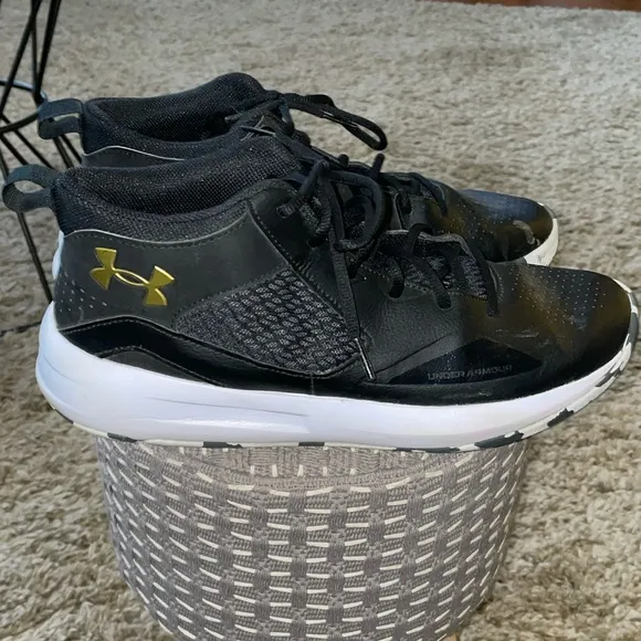 Under Armour Lockdown sneakers men’s 11/wm 12.5 mid tops-breathable blk leather