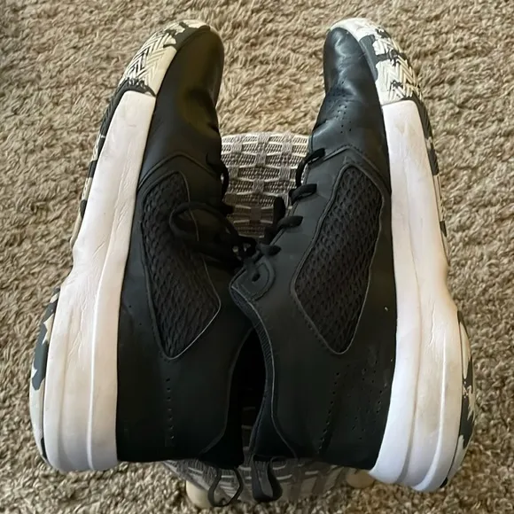 Under Armour Lockdown sneakers men’s 11/wm 12.5 mid tops-breathable blk leather