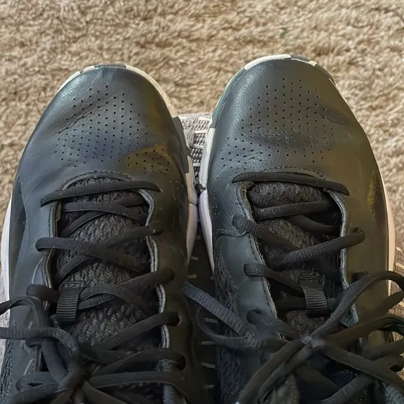 Under Armour Lockdown sneakers men’s 11/wm 12.5 mid tops-breathable blk leather