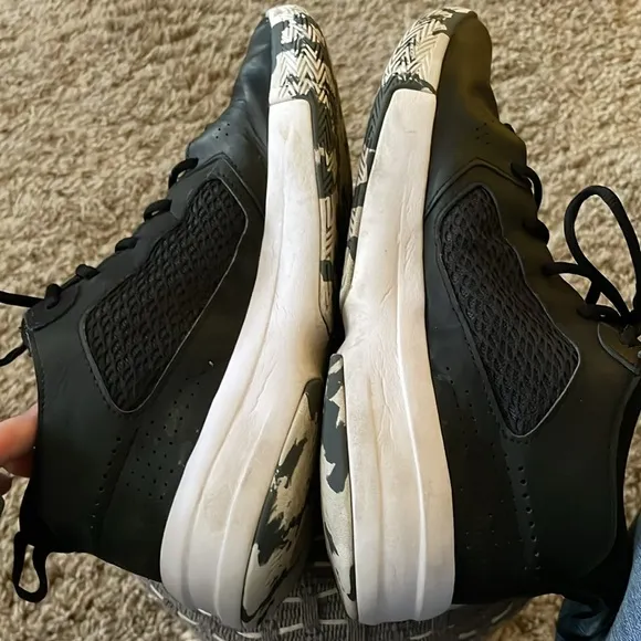 Under Armour Lockdown sneakers men’s 11/wm 12.5 mid tops-breathable blk leather