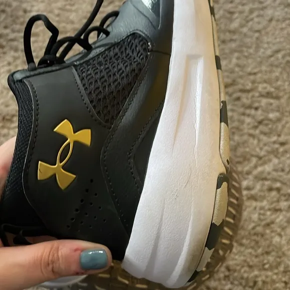 Under Armour Lockdown sneakers men’s 11/wm 12.5 mid tops-breathable blk leather