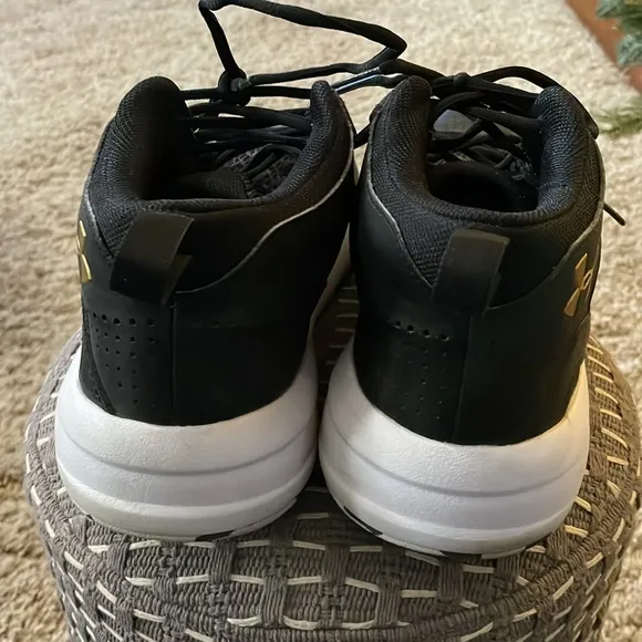Under Armour Lockdown sneakers men’s 11/wm 12.5 mid tops-breathable blk leather