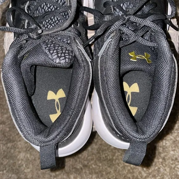 Under Armour Lockdown sneakers men’s 11/wm 12.5 mid tops-breathable blk leather