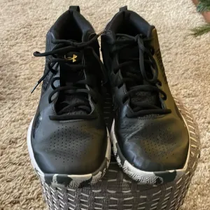 Under Armour Lockdown sneakers men’s 11/wm 12.5 mid tops-breathable blk leather