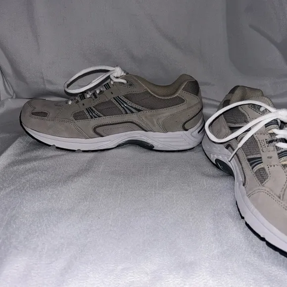 Vionic 23Walk Sneaker Mens 10.5 Gray Suede Arch Support New Orthopedic  Lace Up￼