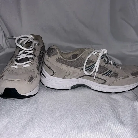 Vionic 23Walk Sneaker Mens 10.5 Gray Suede Arch Support New Orthopedic  Lace Up￼