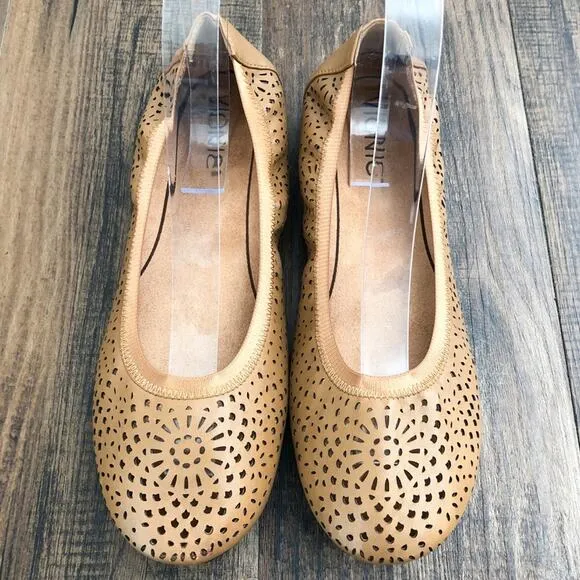 Vionic Ballet Flat Laser Cut Leather Robyn Casual Shoe Slip On Size 7.5 in Brown
