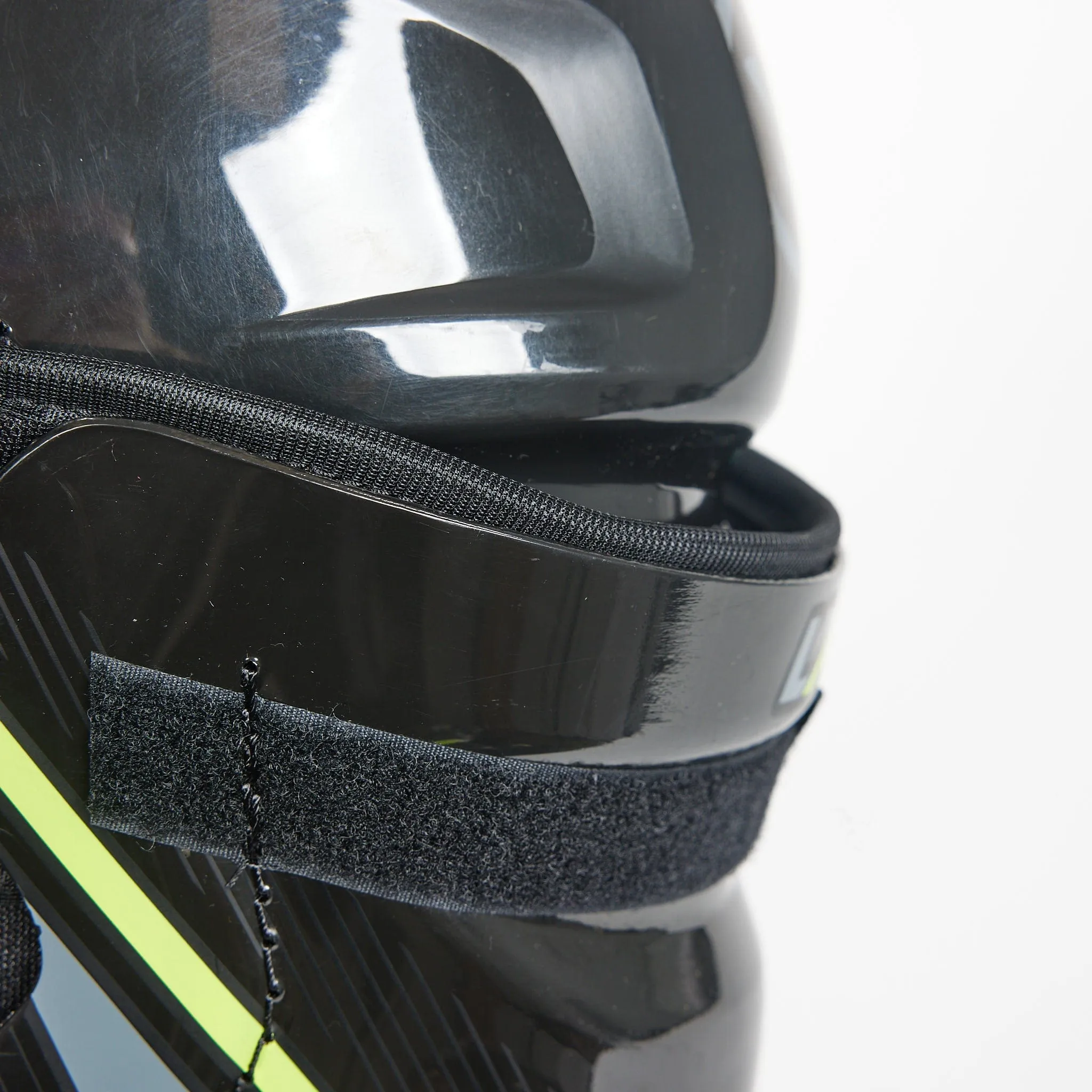 Warrior Alpha LX 30 Junior Hockey Shin Guards